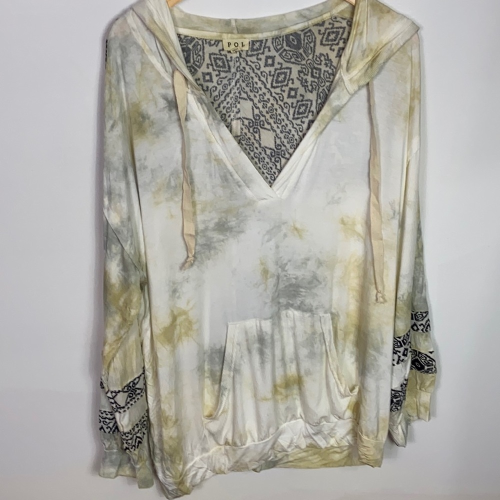 POL Tie-Dye V-Neck Hoodie in White and Olive